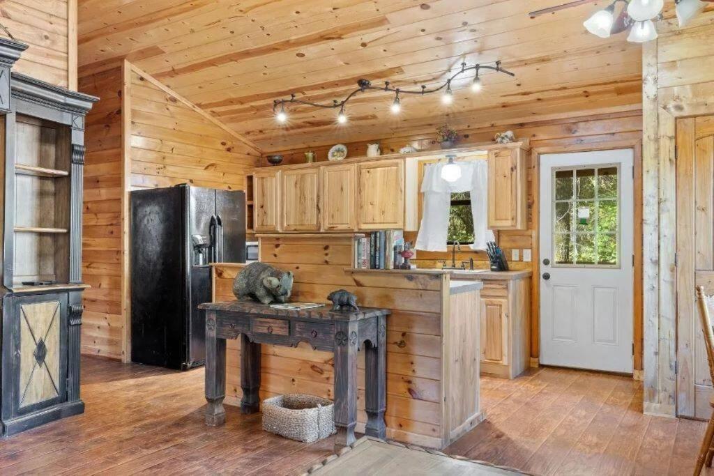 布罗肯鲍Misty Moonlight, Sleeps 4, Mountain Cabin公寓 外观 照片