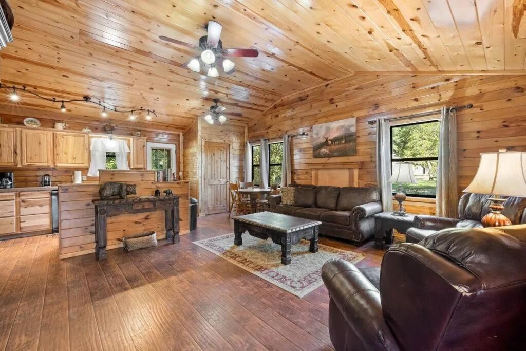 布罗肯鲍Misty Moonlight, Sleeps 4, Mountain Cabin公寓 外观 照片
