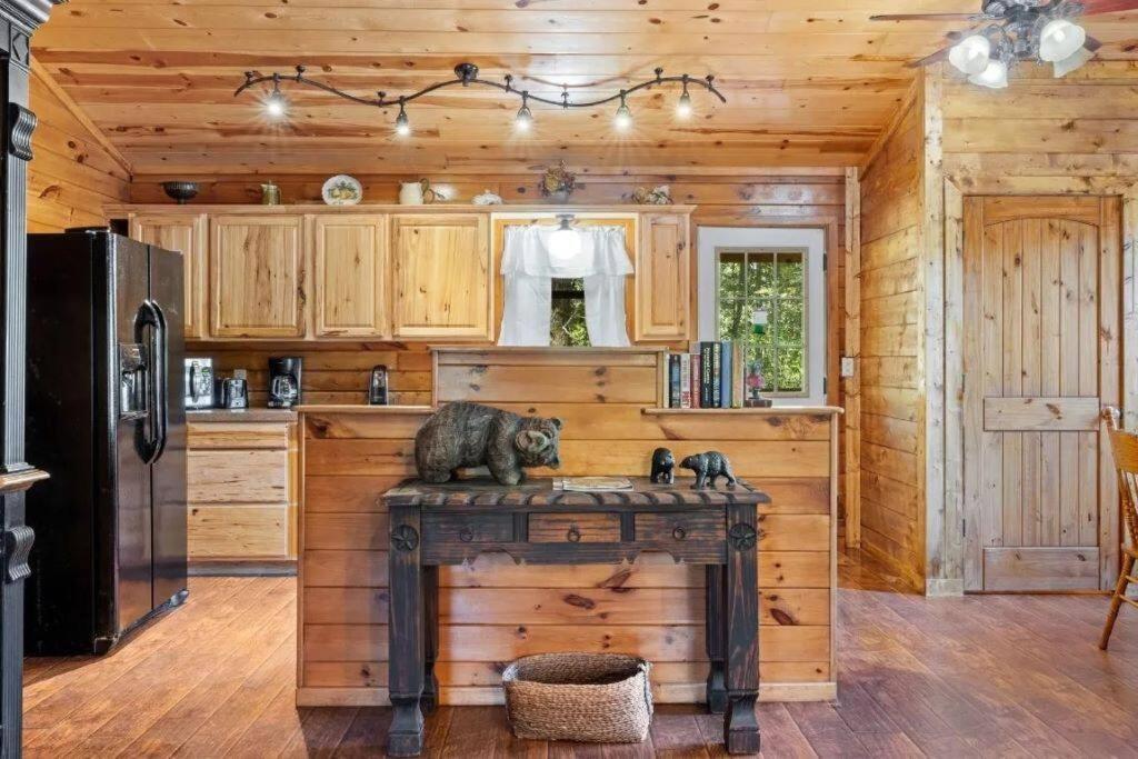 布罗肯鲍Misty Moonlight, Sleeps 4, Mountain Cabin公寓 外观 照片